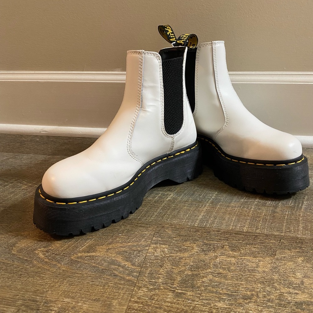 Chelsea dr martens